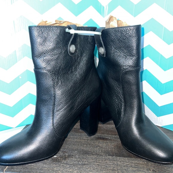 PAIGE Hadley Black Pebbled Leather Heeled Ankle Booties NWOT Women's Size 7 - Picture 3 of 7